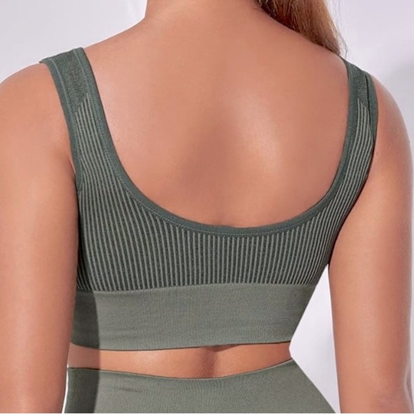 Shein Luvlette Medium Support Solid Sports Bra Army Green Size Medium - Picture 3 of 6